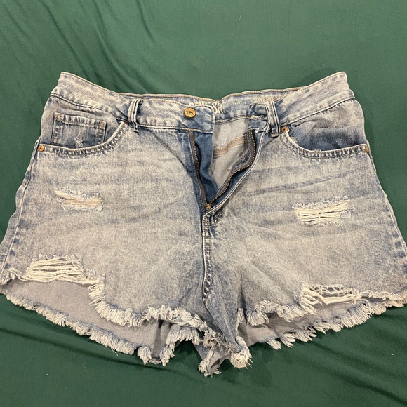 Size 13 stretchy short shorts - Picture 1 of 2